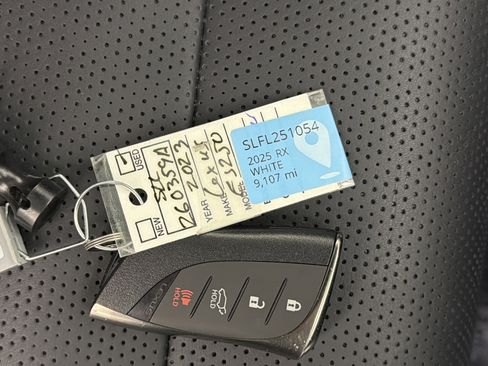Used 2025 Lexus RX 450h AWD w/ Luxury Package image 32