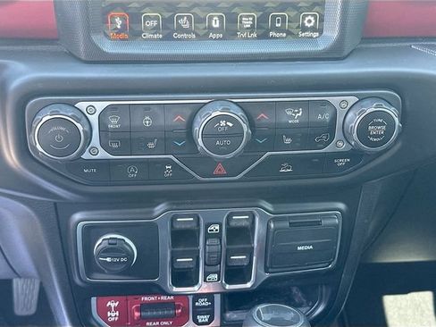 Used 2023 Jeep Wrangler Unlimited Rubicon w/ Cold Weather Group AWD/4WD image 16