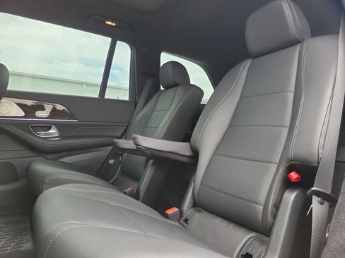 Used 2025 Mercedes-Benz GLS 450 4MATIC image 9