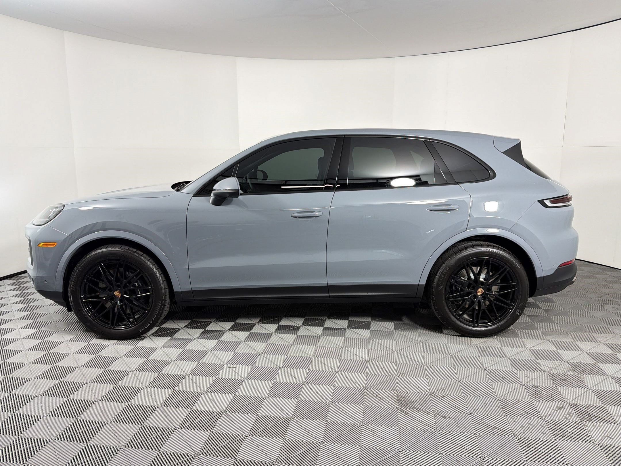 Certified 2026 Porsche Cayenne AWD/4WD image 2