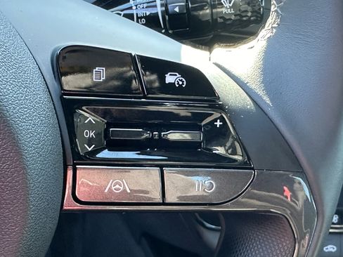 Used 2025 Hyundai Elantra Sport image 26