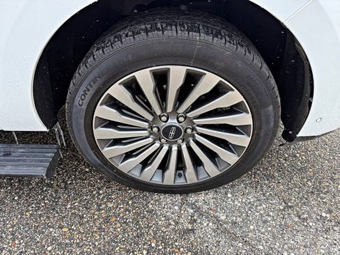 Used 2020 Lincoln Navigator L Reserve w/ Luxury Package image 11