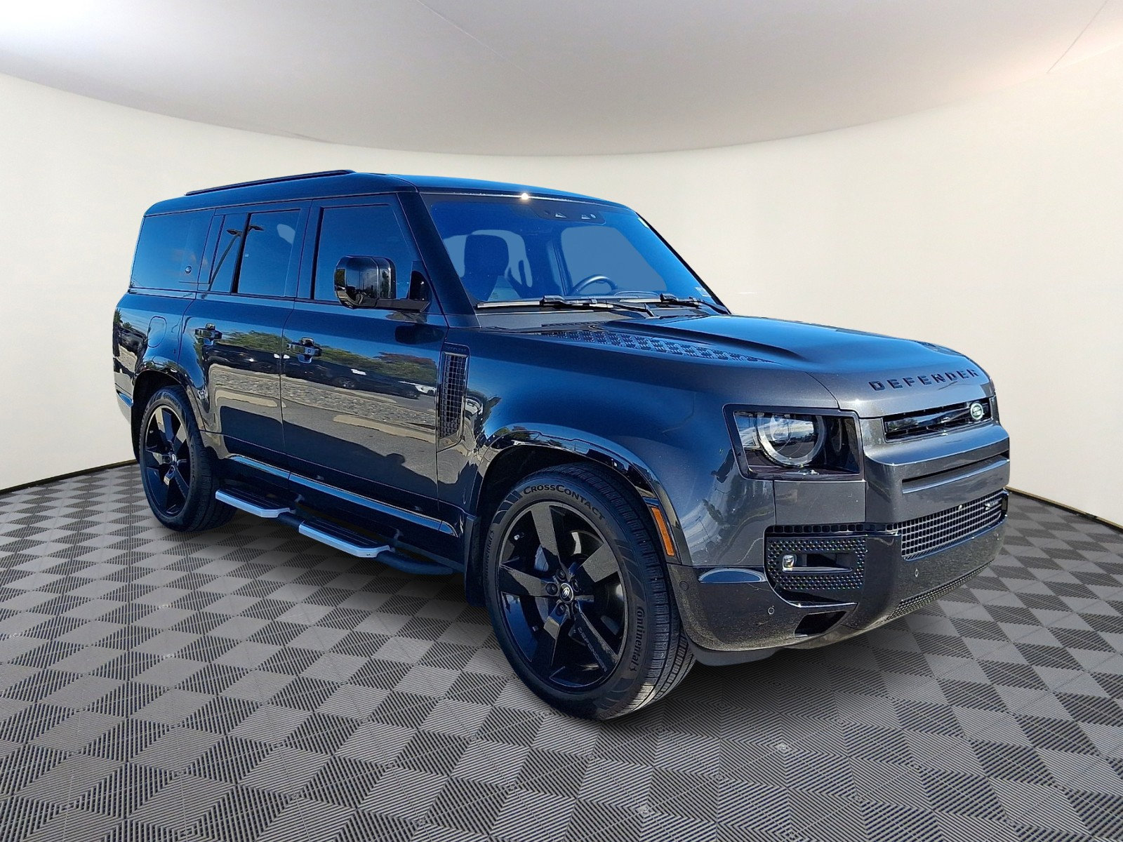 Used 2023 Land Rover Defender 130 X-Dynamic SE AWD/4WD image 5