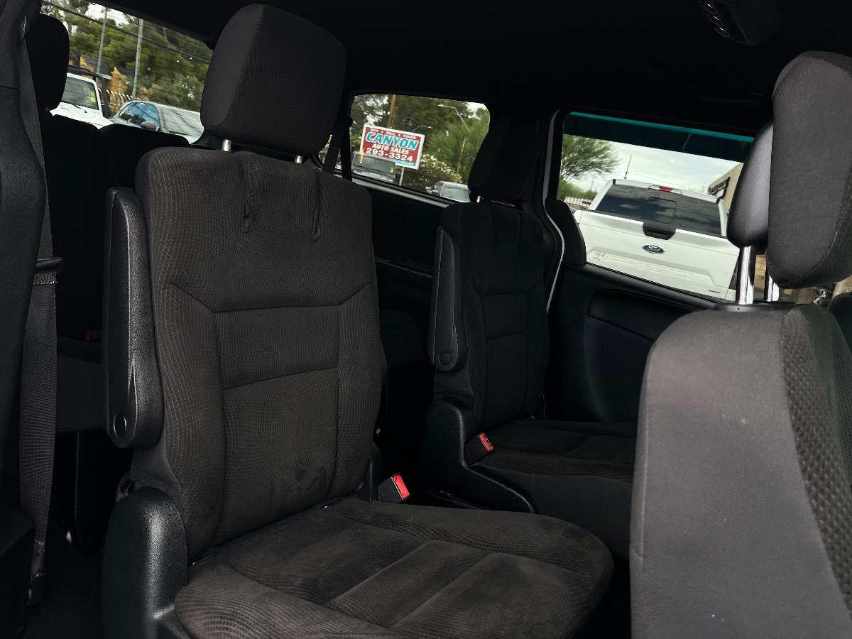 Used 2018 Dodge Grand Caravan SE FWD image 30