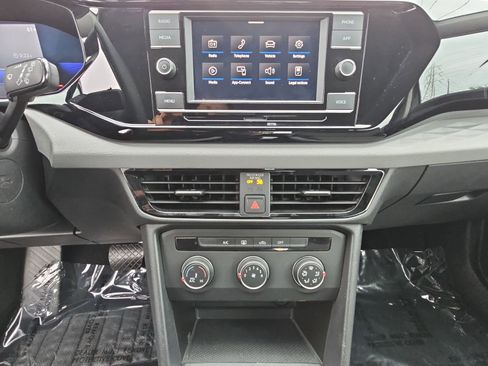 Used 2022 Volkswagen Taos S image 19