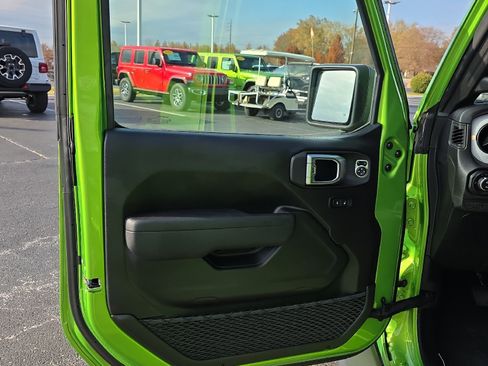 New 2025 Jeep Gladiator Sport image 11