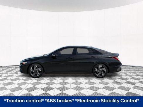 Used 2025 Hyundai Elantra SEL image 4