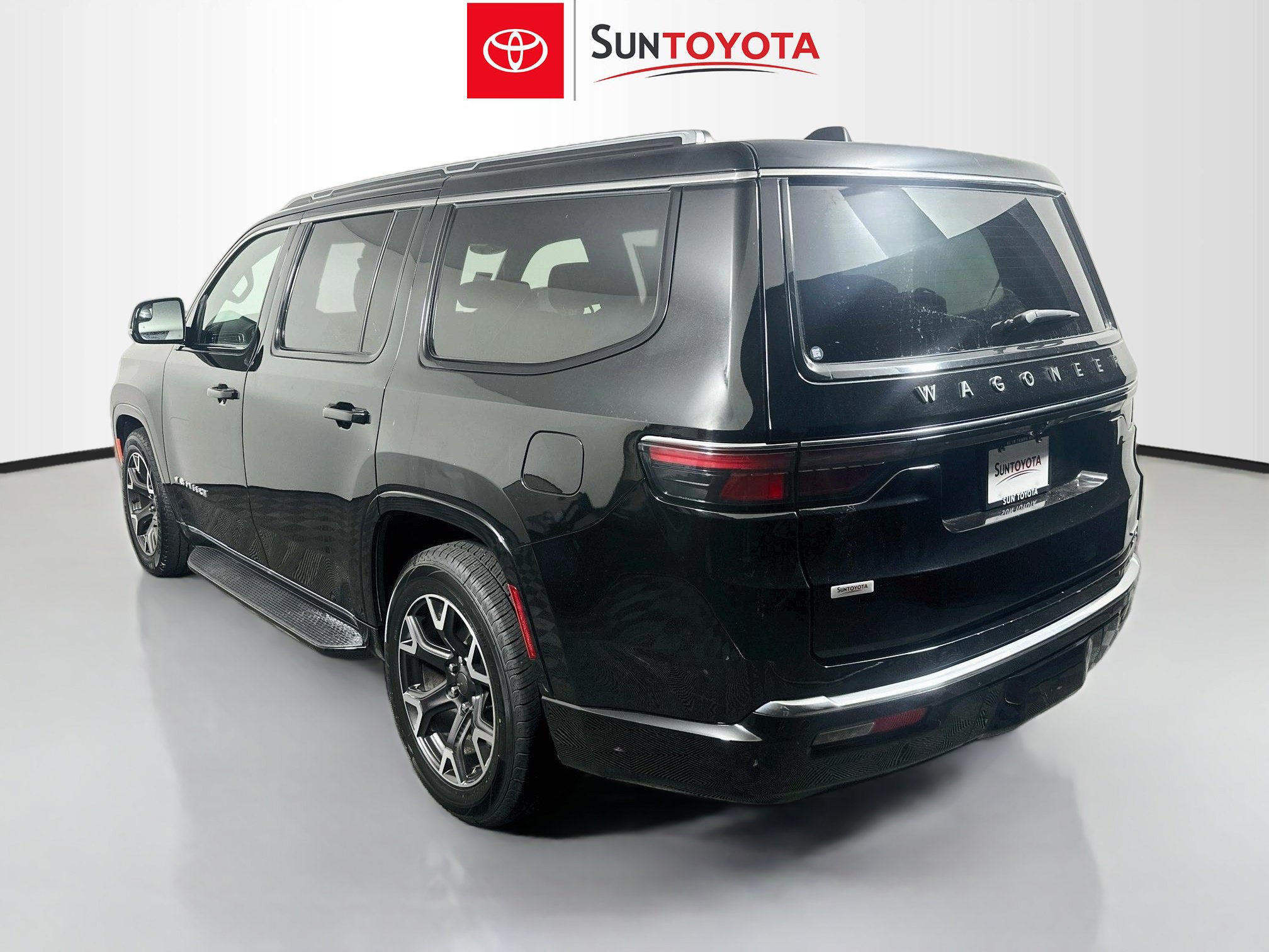 Used 2024 Jeep Wagoneer Series III AWD/4WD image 6