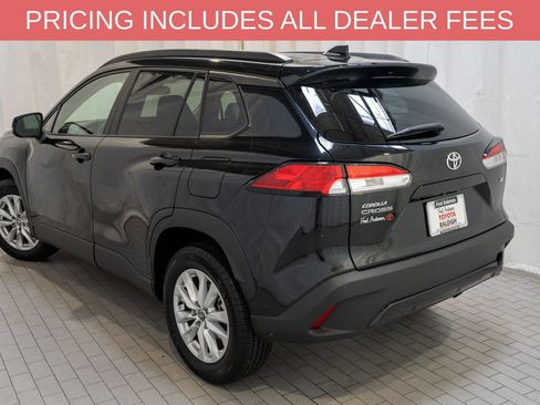 Used 2025 Toyota Corolla Cross LE FWD image 3