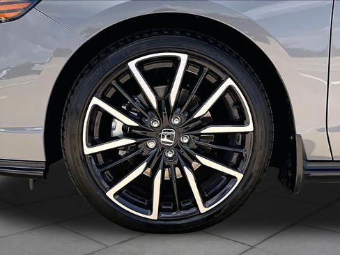 Used 2025 Honda Accord Touring image 11