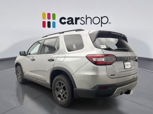 Used 2025 Honda Pilot TrailSport image 3