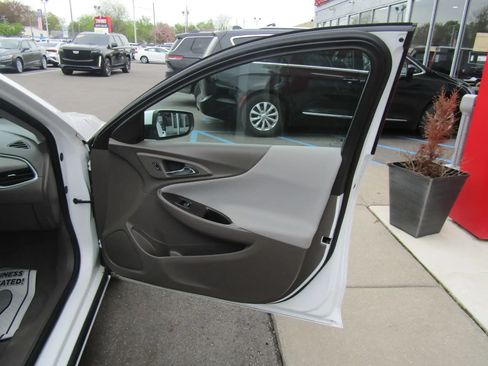 Used 2020 Chevrolet Malibu LS w/ Driver Confidence Package II FWD image 14