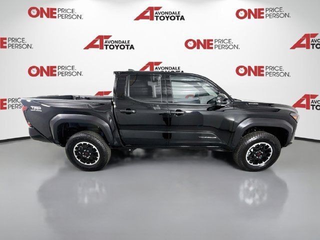 Certified 2025 Toyota Tacoma TRD Off-Road AWD/4WD image 9