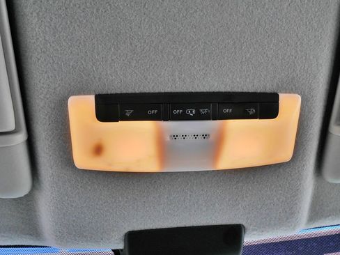 Used 2020 Nissan Kicks S image 29