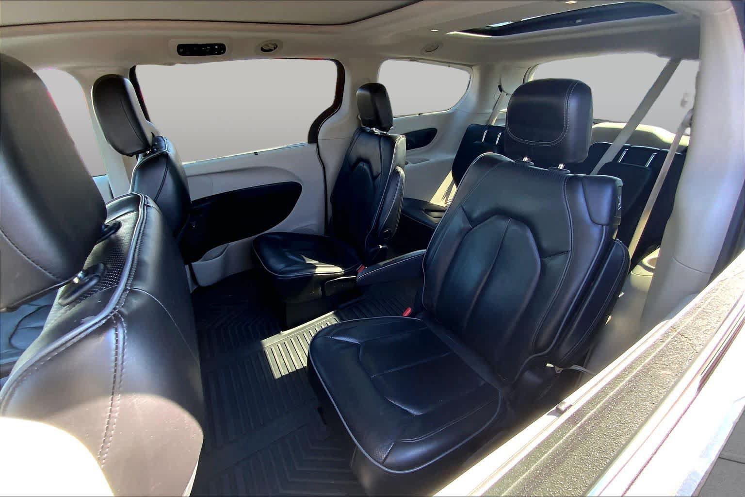 Used 2020 Chrysler Pacifica Limited FWD image 21