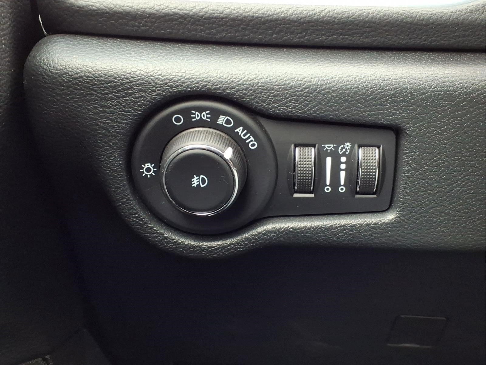 Used 2025 Chrysler Pacifica Limited FWD image 19