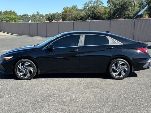 Used 2025 Hyundai Elantra Limited FWD image 6