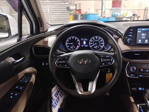 Used 2020 Hyundai Santa Fe SE image 19