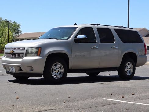 Used 2008 Chevrolet Suburban LT w/ LT Preferred Equipment Group AWD/4WD image 11