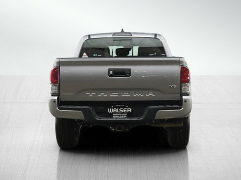 Used 2020 Toyota Tacoma TRD Sport w/ TRD Premium Sport Package AWD/4WD image 4