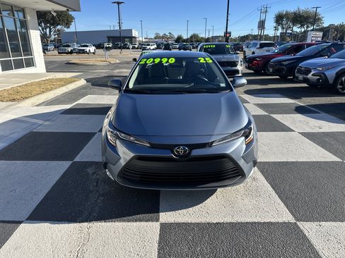 Used 2025 Toyota Corolla LE image 2