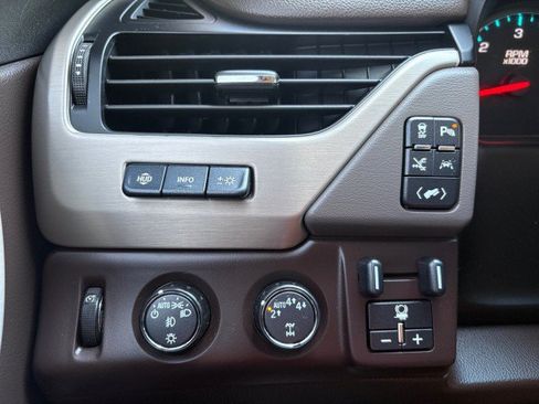 Used 2019 GMC Yukon Denali w/ Denali Ultimate Package AWD/4WD image 7