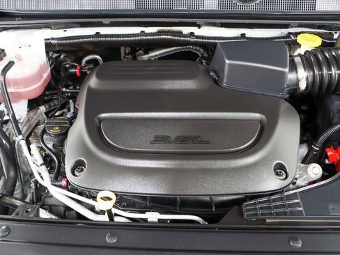 Used 2023 Chrysler Pacifica Touring-L image 31