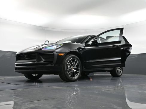 Certified 2026 Porsche Macan AWD/4WD image 38