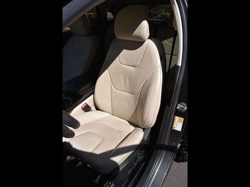 Used 2016 Ford Edge Titanium image 17