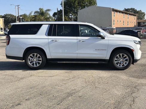 Used 2023 Chevrolet Suburban Premier image 3