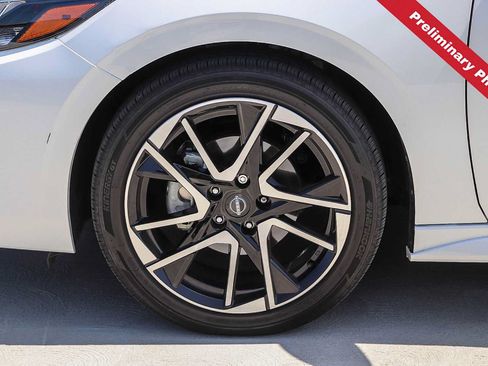 Used 2025 Nissan Sentra SR w/ SR Premium Package FWD image 11