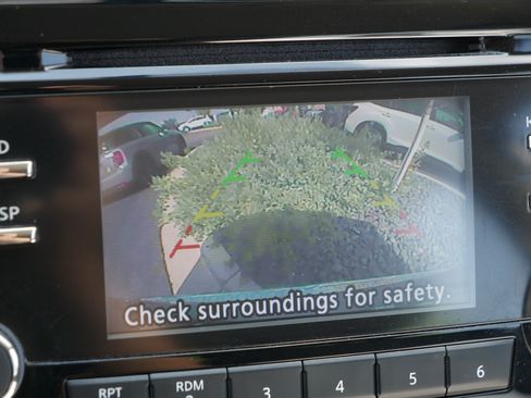 Used 2015 Nissan Rogue S AWD/4WD image 27