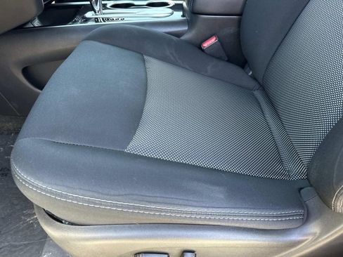 Used 2019 Nissan Pathfinder SV image 29