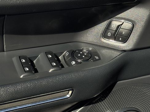 Used 2024 Ford Expedition XLT image 24