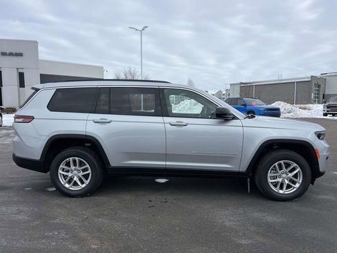 New 2025 Jeep Grand Cherokee L Laredo image 10