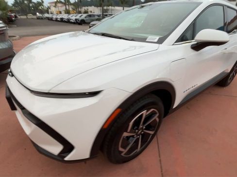 New 2026 Chevrolet Equinox EV LT image 4