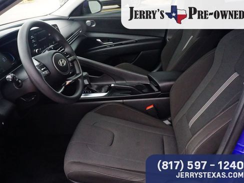 Used 2024 Hyundai Elantra SE FWD image 19