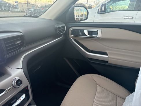 Used 2024 Ford Explorer XLT w/ Class IV Trailer Tow Package image 15