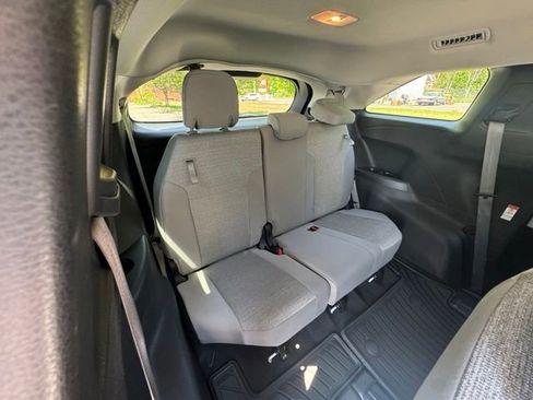 Used 2025 Toyota Sienna LE w/ LE Plus Package FWD image 15