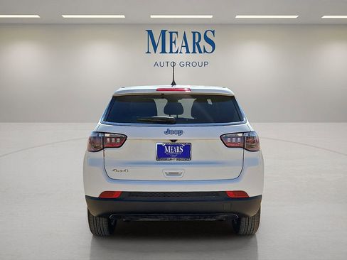 Used 2024 Jeep Compass Sport image 4