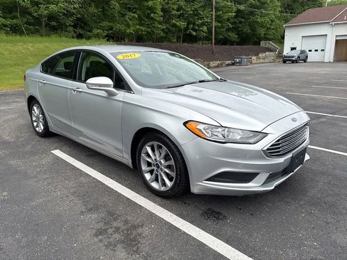 Used 2017 Ford Fusion SE w/ Fusion SE Technology Package FWD image 7