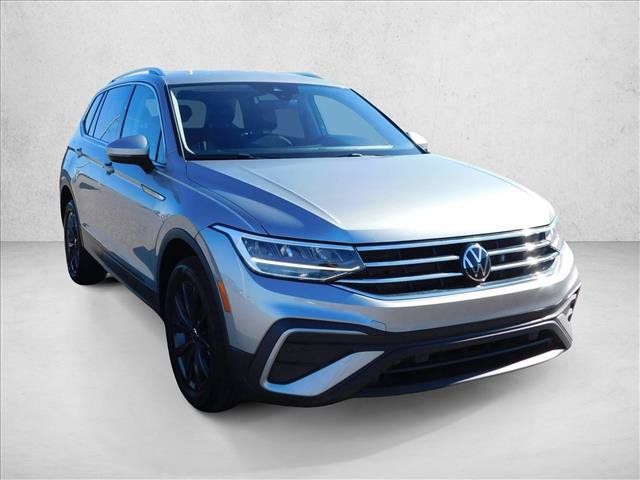 Used 2024 Volkswagen Tiguan SE AWD/4WD image 5