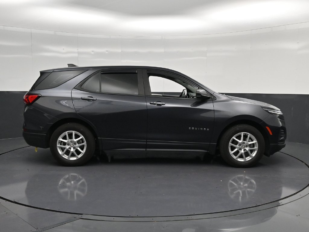 Used 2022 Chevrolet Equinox LS FWD image 4