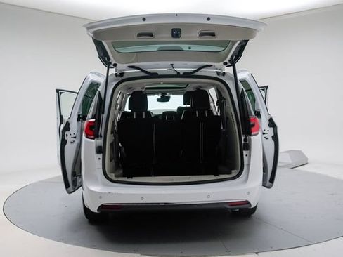 Used 2024 Chrysler Pacifica Limited FWD image 21
