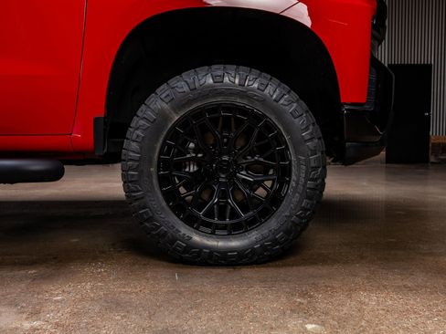 Used 2019 Chevrolet Silverado 1500 LT Trail Boss image 12