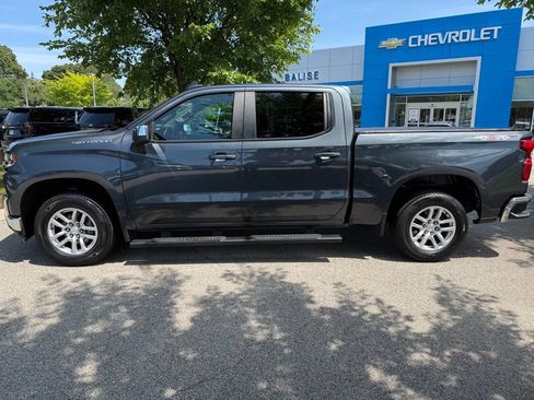 Used 2022 Chevrolet Silverado 1500 LT AWD/4WD image 2