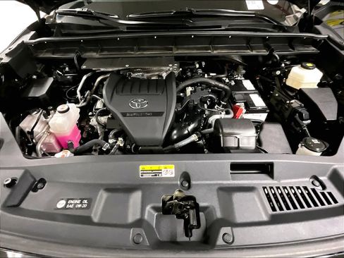 Used 2023 Toyota Highlander XLE image 31