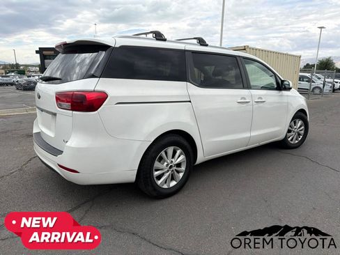 Used 2016 Kia Sedona LX FWD image 4