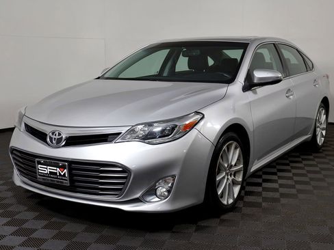 Used 2014 Toyota Avalon Limited FWD image 3