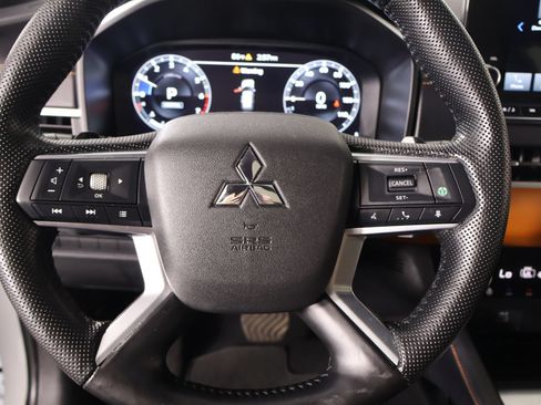 Used 2024 Mitsubishi Outlander SEL AWD/4WD image 3